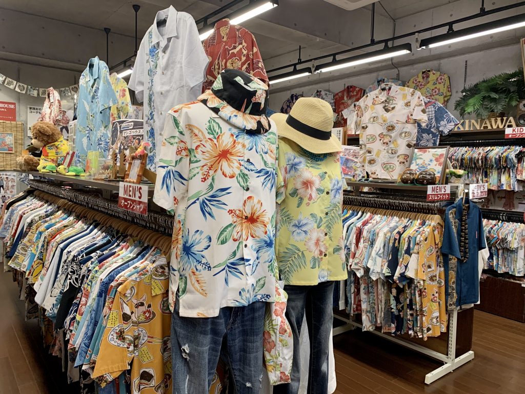 かりゆしウェアの日 かりゆしウェア 沖縄アロハシャツ 店内