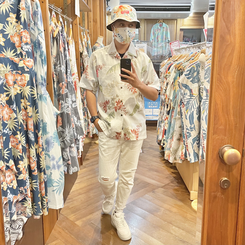 デイゴ柄かりゆしウェア