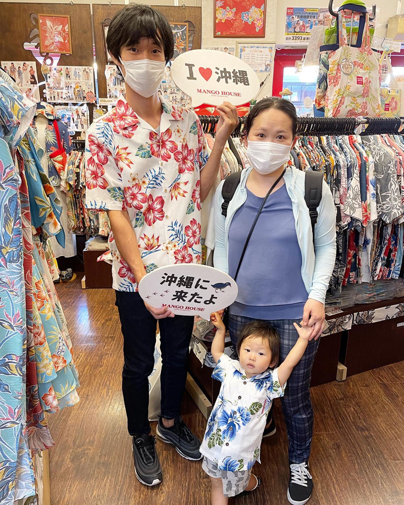 季節問わずマンゴハウスのかりゆしウェアを着て下さっている岡山県からのお客様ご来店♪