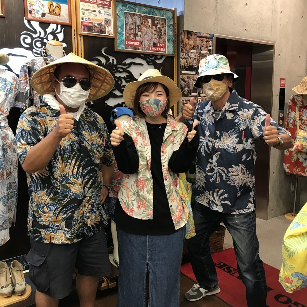 大阪からアロハ大好きな常連のお客様と久々の再開に爆笑の嵐。