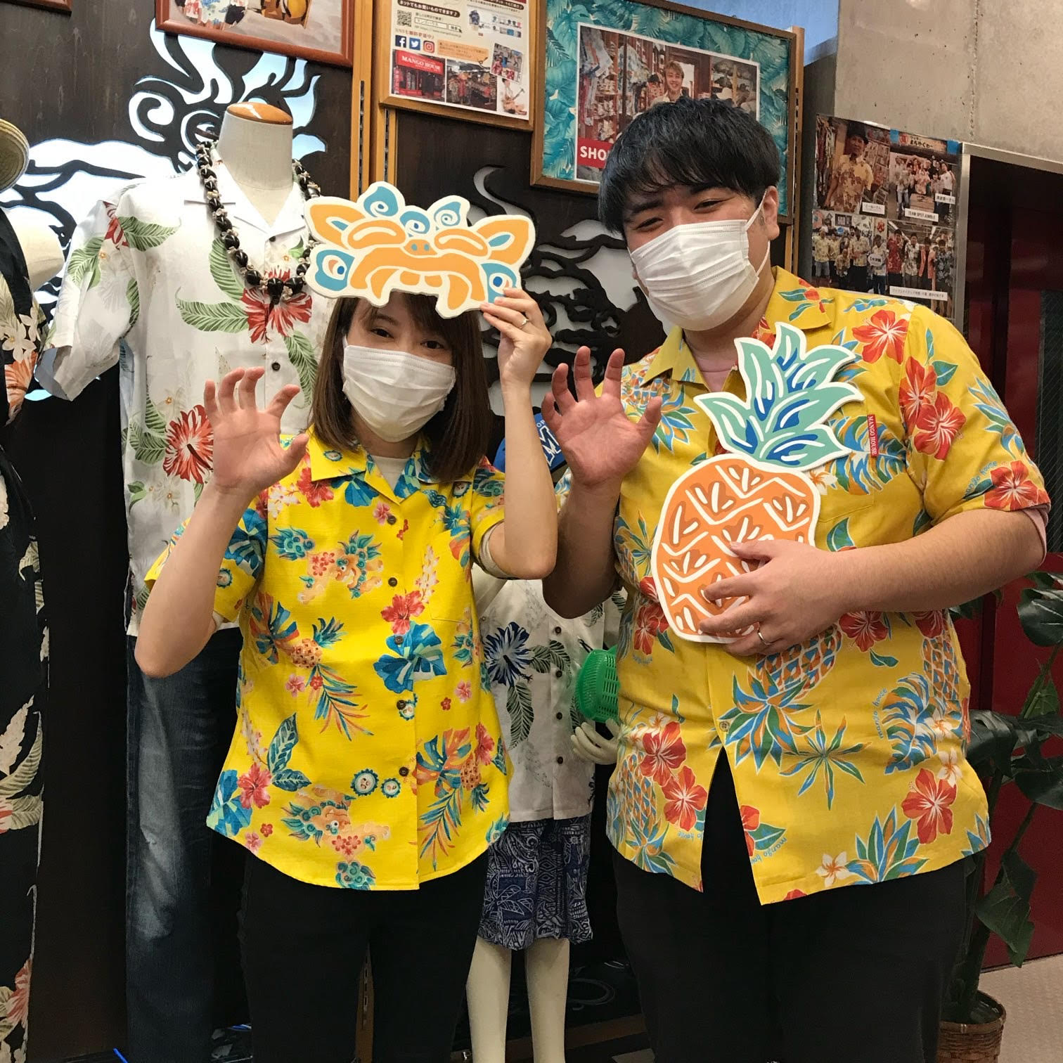 一年ぶりにいらっしゃ～い！！お姉さんへかりゆしウェアのご紹介。