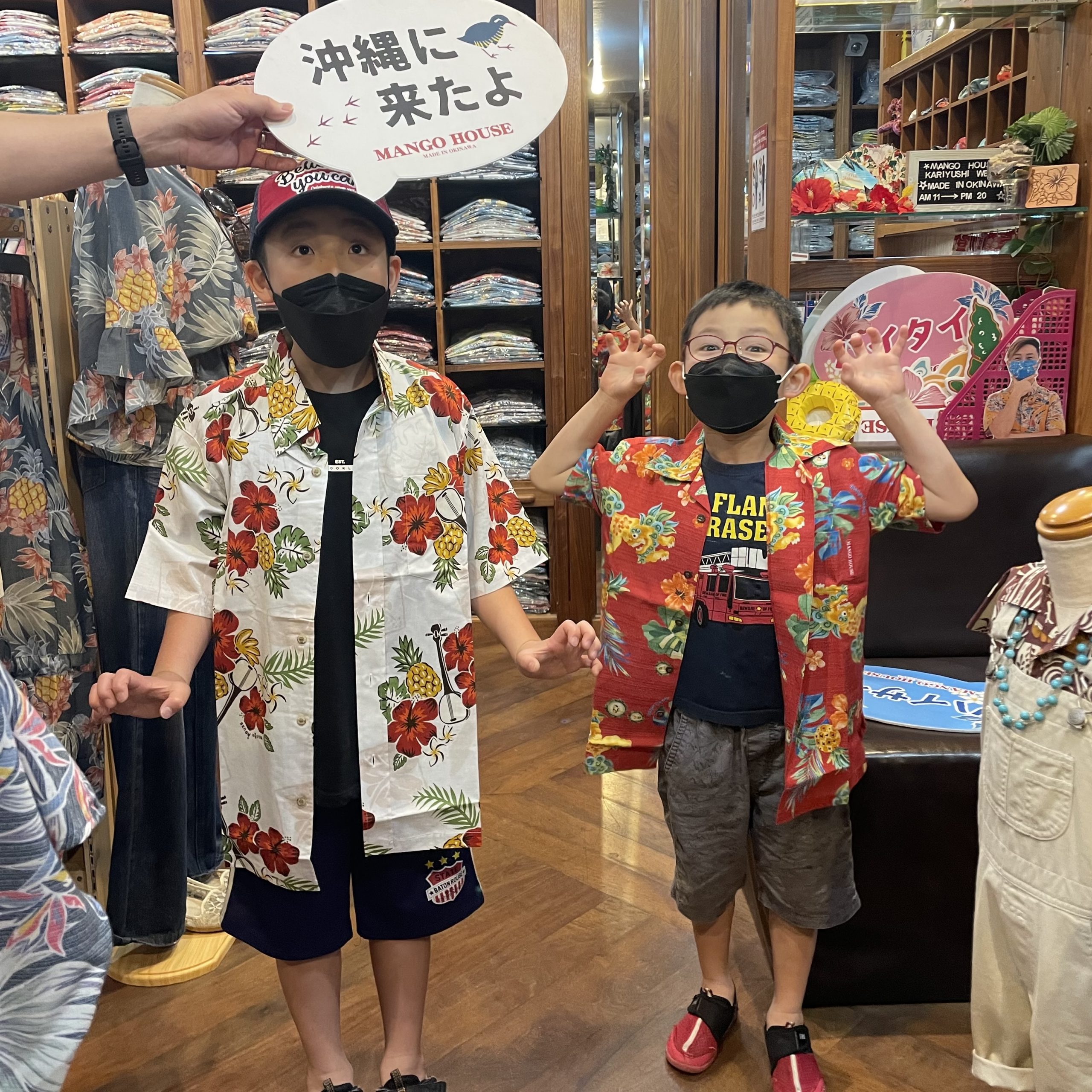 シーサーじゃんけんで大盛り上がり♪アロハシャツ大好きファミリーさまご来店☆