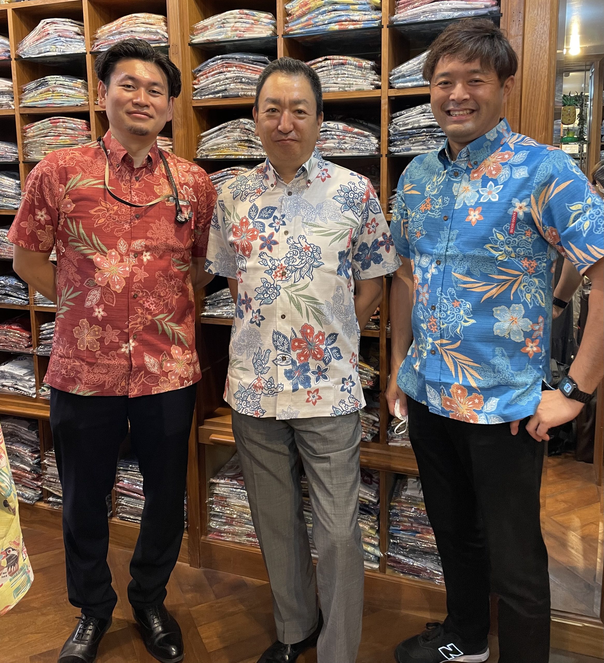 福岡からご来店のお客様～！！お揃いのかりゆしで営業に行ってきま～す♪