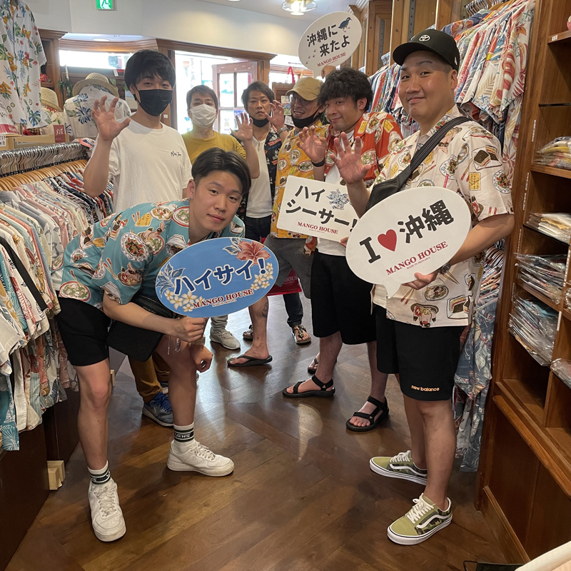 大阪から社員旅行のお客様ご来店！～ペアルックで沖縄満喫！！～