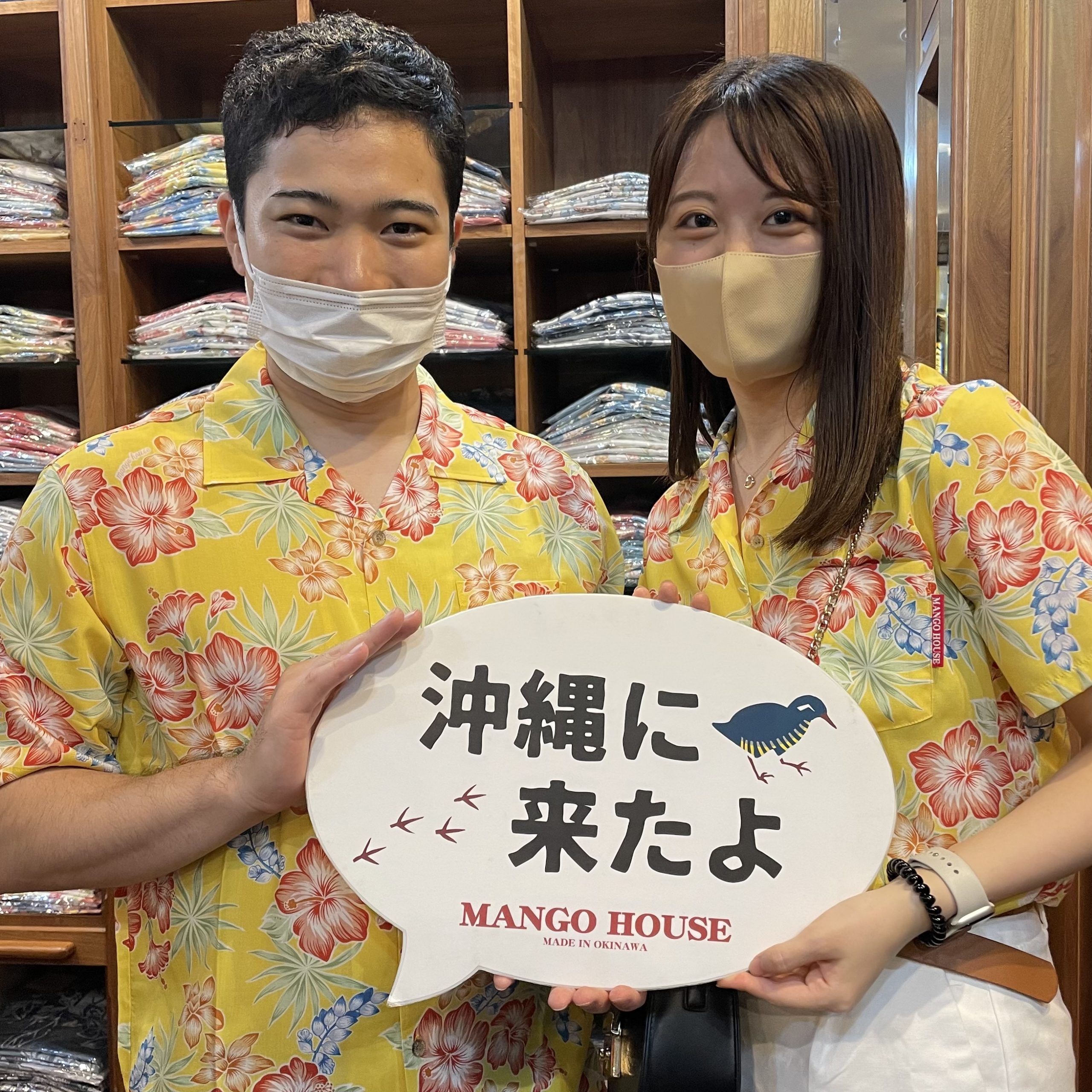 かりゆしウェアを着て国際通りを満喫します♪明るい色のかりゆしウェアで楽しく～☆