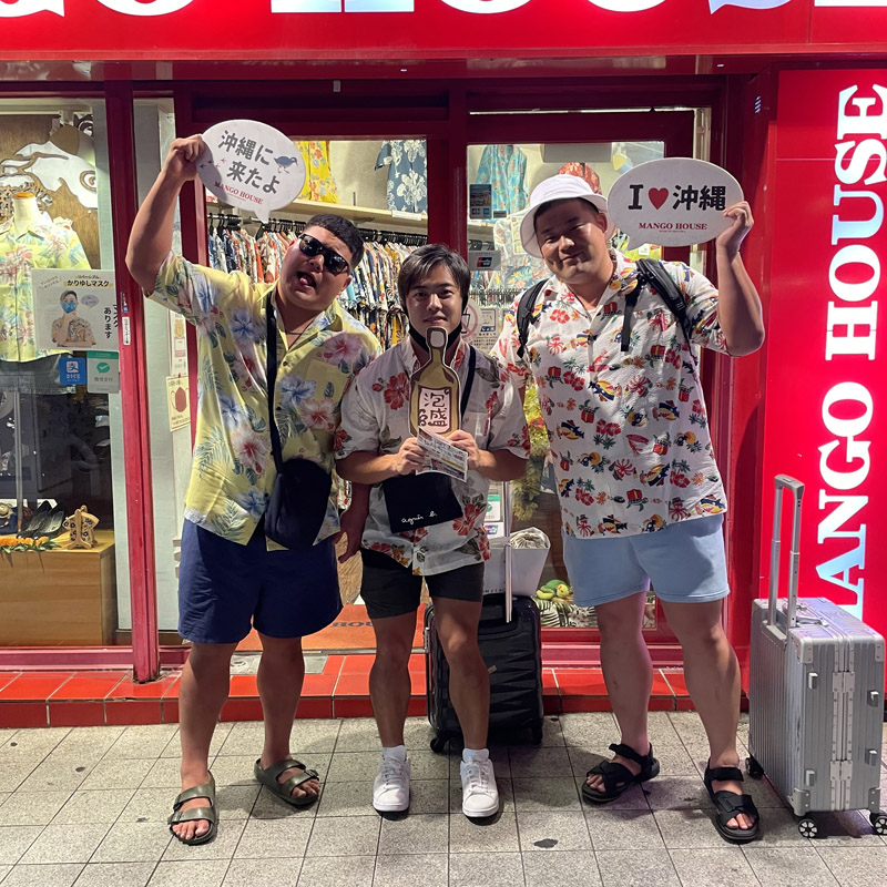 大阪府からお越しのお客様、沖縄初日に早速かりゆしウェアに着替えて沖縄enjoy♪
