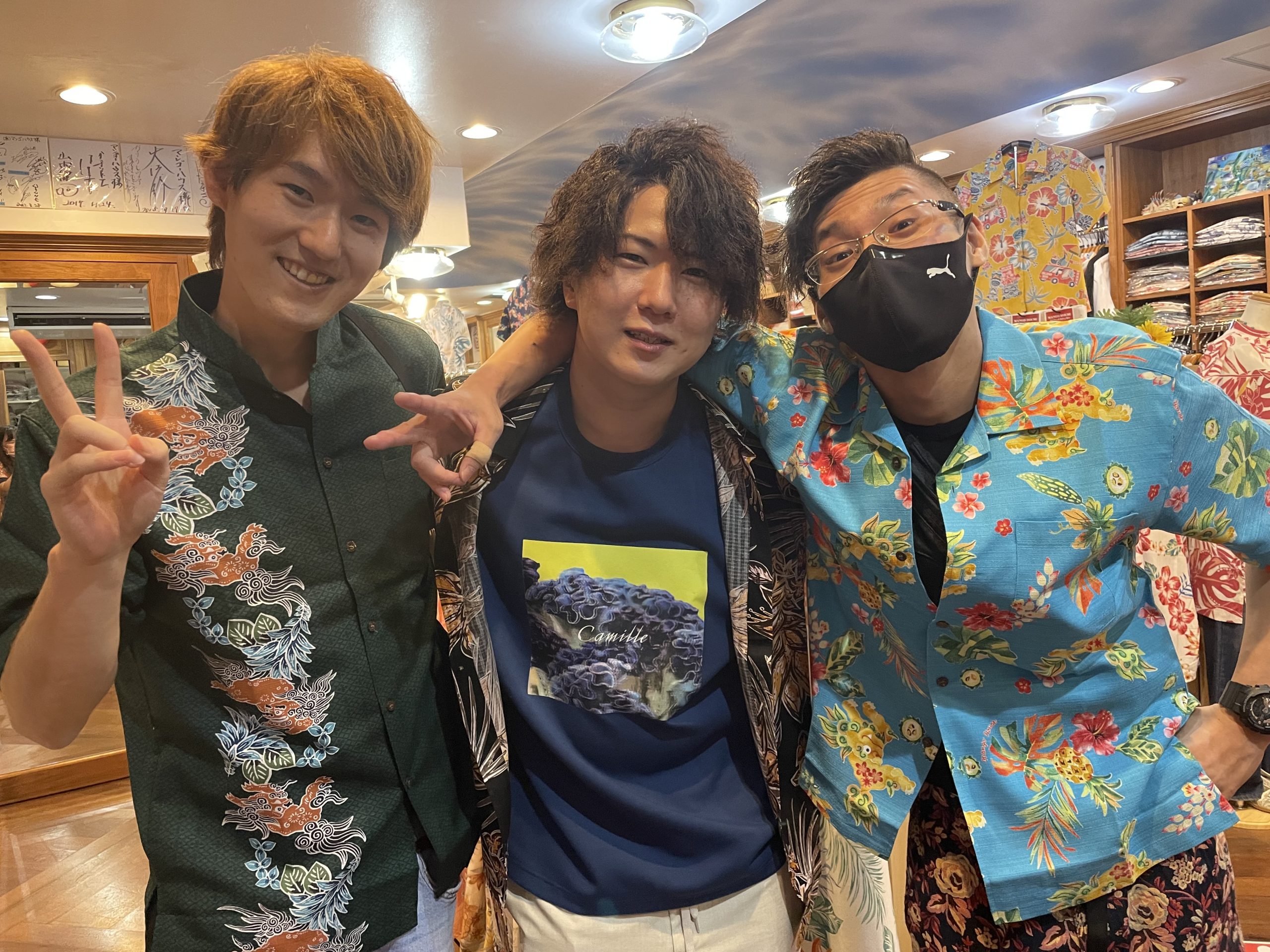 沖縄旅行楽しむぞー♪3人で男気ジャンケンしました☆