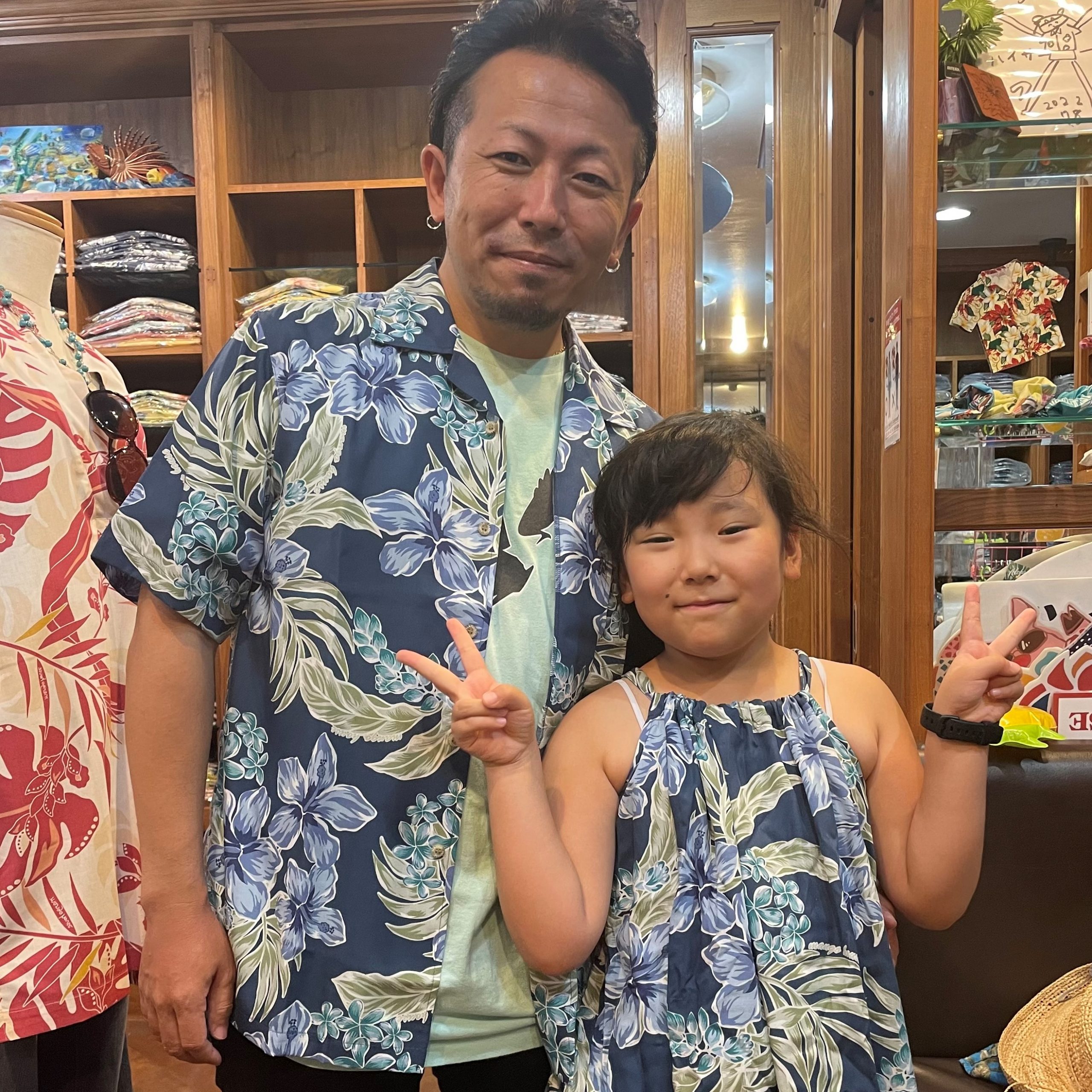 沖縄旅行の記念にパパとお揃いのかりゆしワンピースを♪