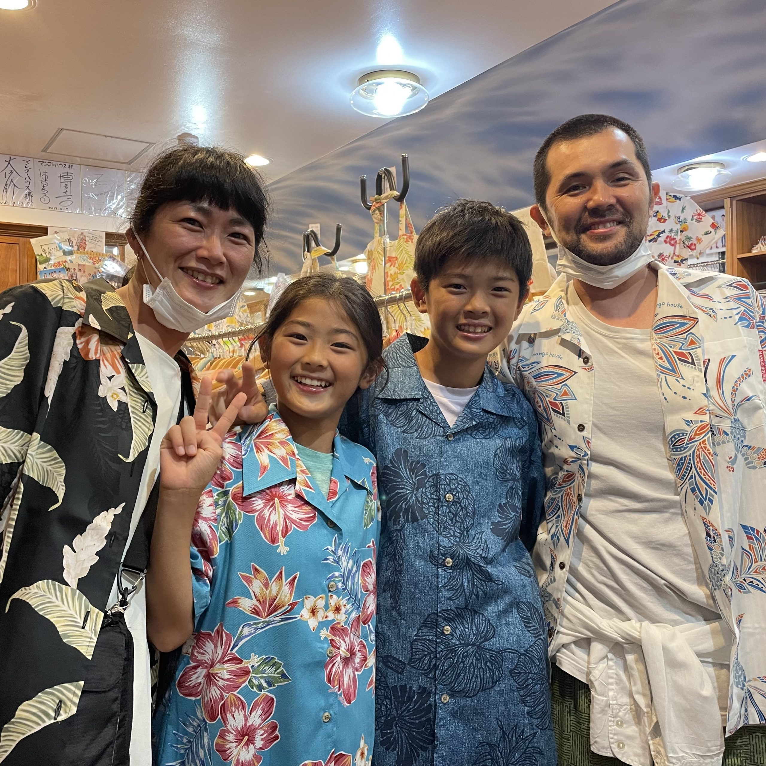 初かりゆしウェアはマンゴハウス♪かりゆしウェアを着て沖縄旅行楽しむぞー☆