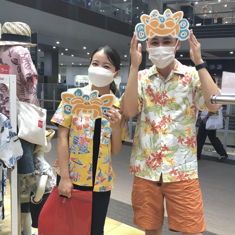 マンゴハウスstaffは普段からかりゆしウェアを着るんです♪お揃いを求めてご来店☆