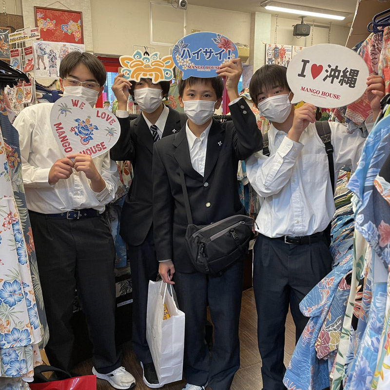 石川から修学旅行でお越しのお客様ご来店です！～お土産はもちろんかりゆしウェア♪