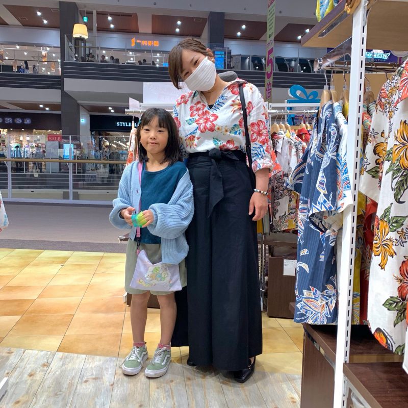 ワイドパンツにチュニックシャツをインしたオシャレコーデでご来店のお客様♬
