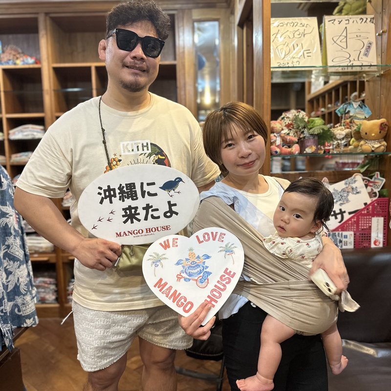 熊本県からお越しのお客様、沖縄記念にかりゆしウェアを家族分選んで頂きました♪