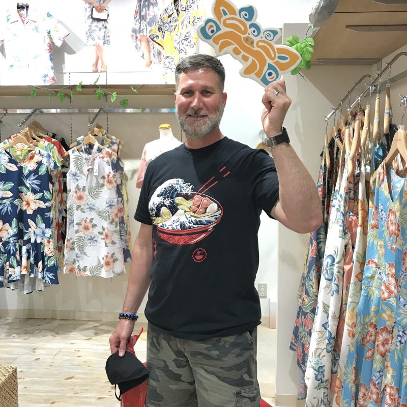 ラーメンTシャツがクールなお客様ご来店✨