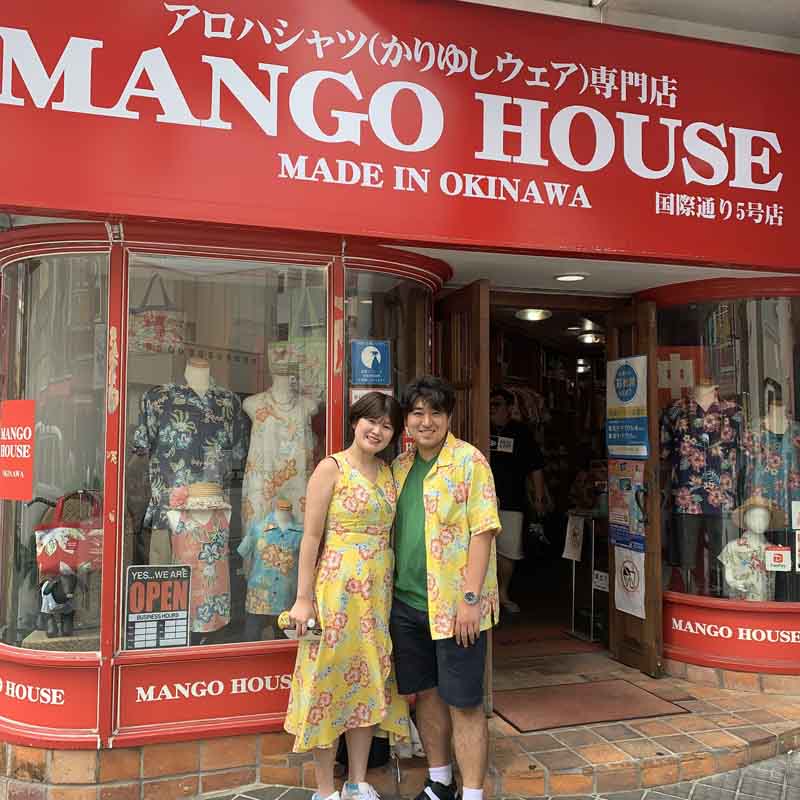 大阪からお越しのお客様、先日ご購入されたお揃いのかりゆしウェアでご来店!!
