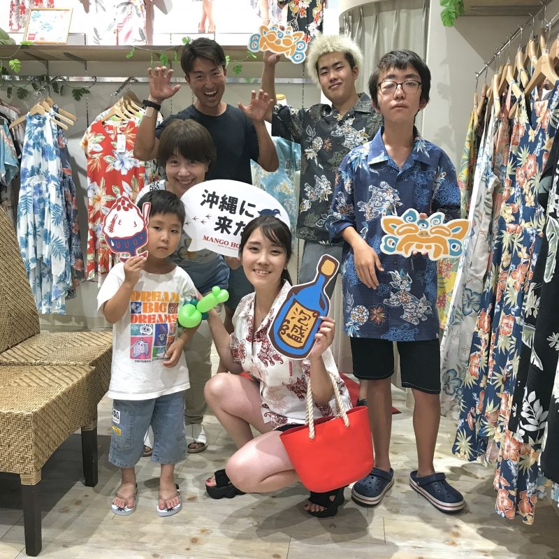 沖縄でマリン関係のお仕事をされているお兄さんに会いに大阪からいらしたご家族様ご来店〜♪