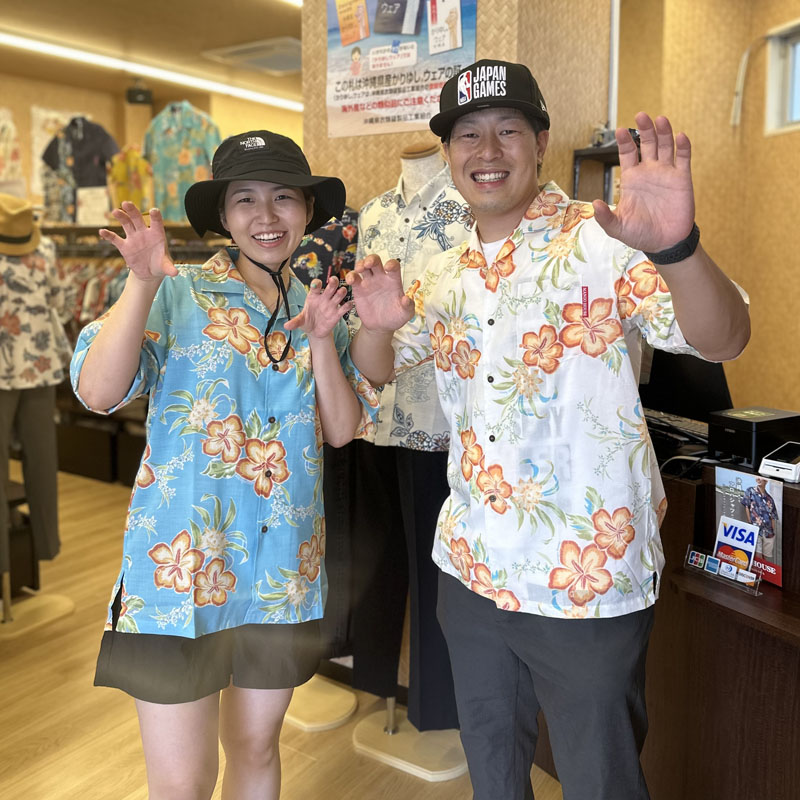 埼玉県からお越しのお客様、お揃いかりゆしウェアに着替えてパブリックビューイングで観戦♪