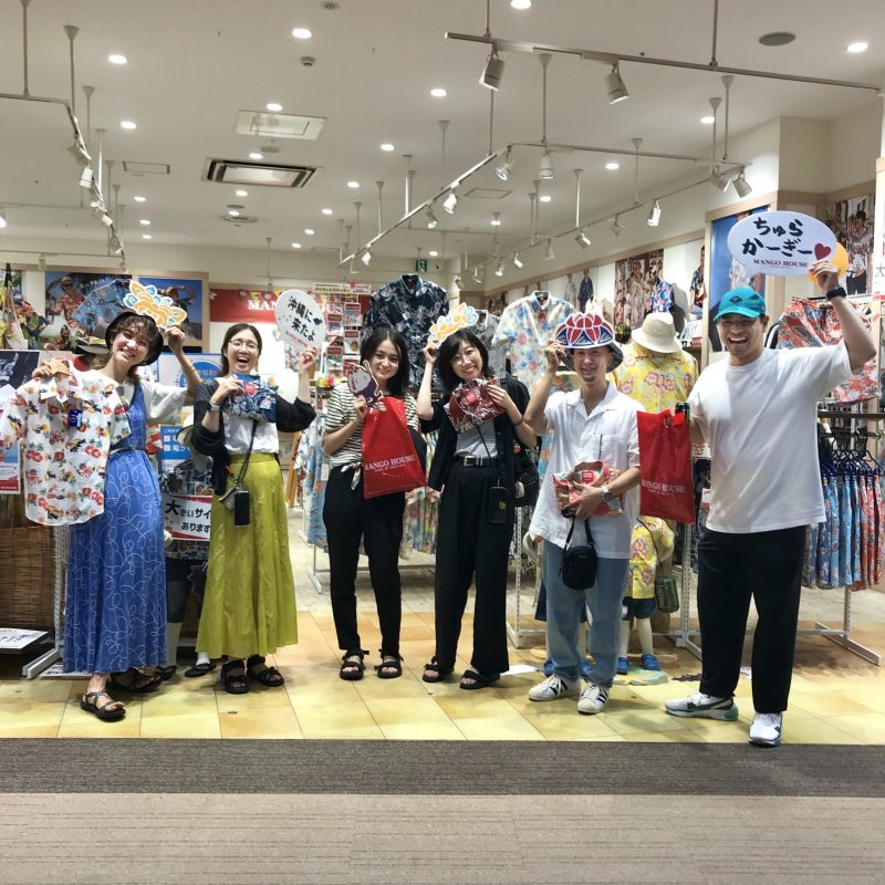 仲間内で、楽しい沖縄旅行中の御一行✨