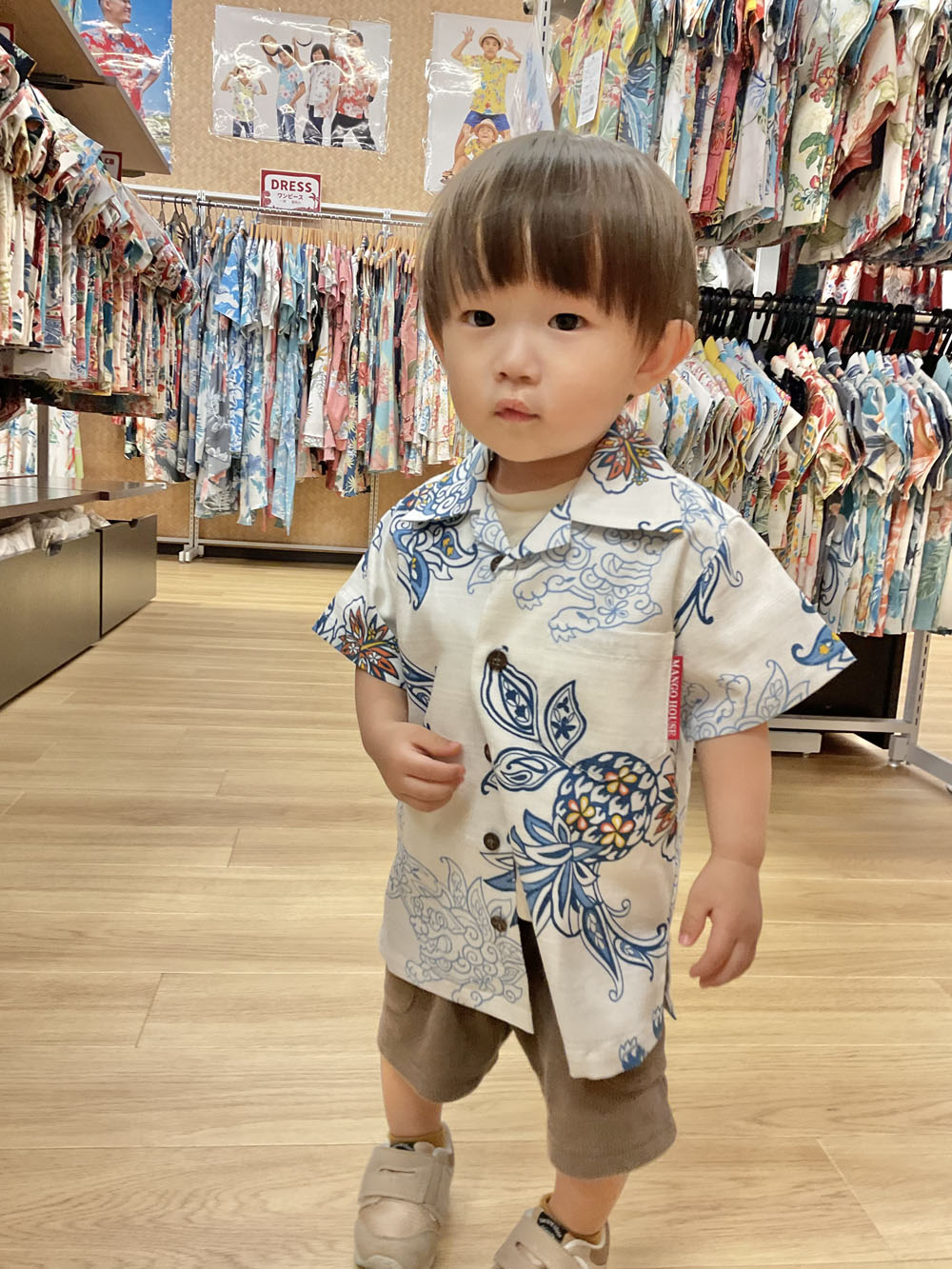 １番人気のキッズかりゆしウェアを着て記念写真♪