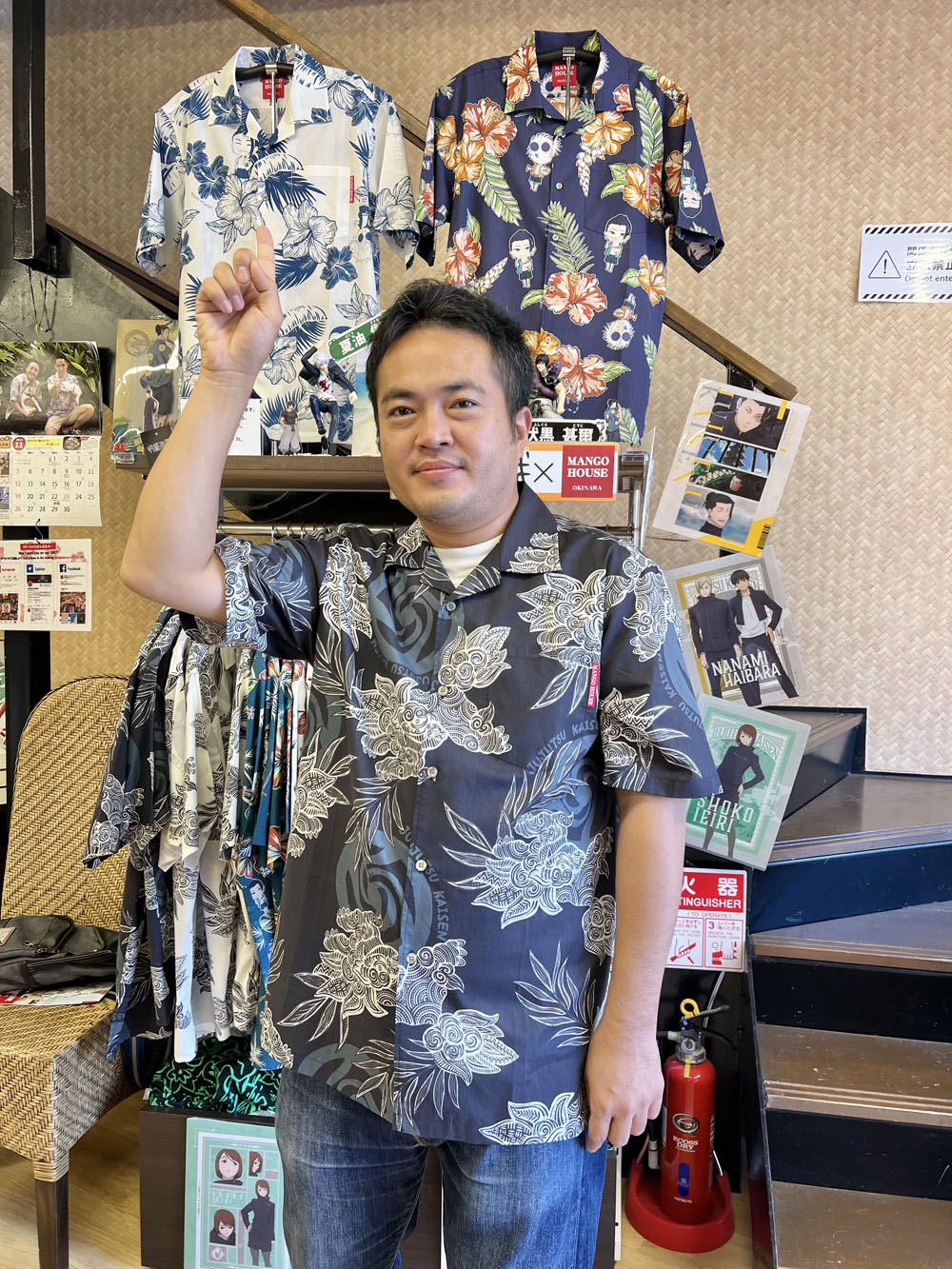 呪術廻戦コラボのかりゆしウェアのシーサー柄を選んでくれました