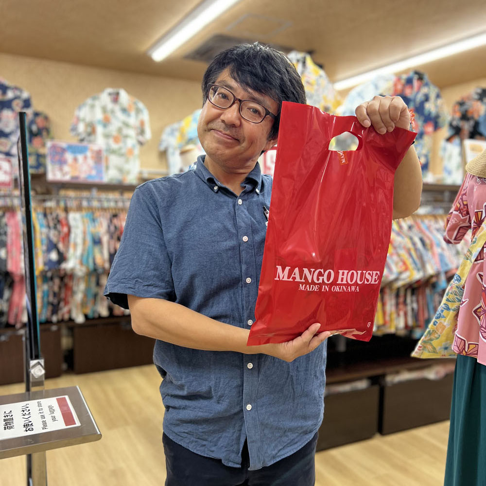 マンゴハウスでお仕事用かりゆしウェアを購入してくれたお客様をご紹介♪