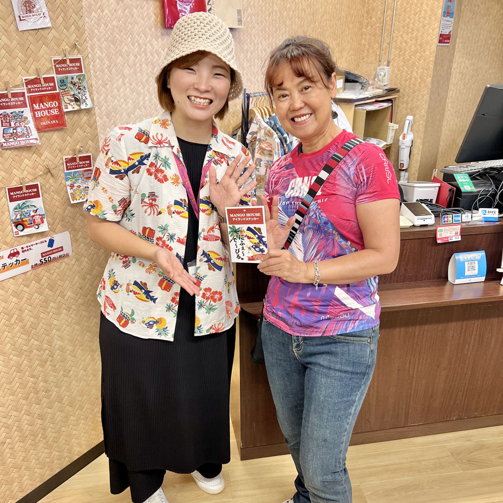 台湾からのお客様が自分用、ご家族用とたくさんのかりゆしウェアを選んでくれました♪