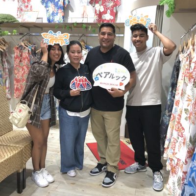 家族写真用のかりゆしウェアを ご夫婦仲良くお揃いと💕 お子様たちはそれぞれ お好きなデザインをゲット✨ 