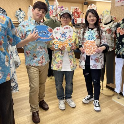 ライブ鑑賞で来沖！記念にマンゴハウスのかりゆしウェアを選んでくださいました。