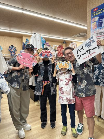 シーサーデザインのかりゆしウェア気に入ってくださいました♪