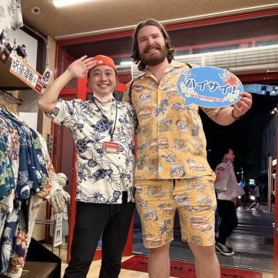 ミシガンからのお客様、かりゆしウェアのセットアップを着用されて再来店