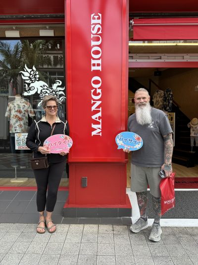 ワシントンから沖縄土産にマンゴハウスのかりゆしウェアを選んでいただきました！