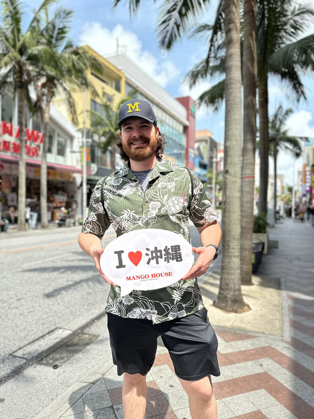 海外から沖縄ユニーク柄かりゆしウェアを選んで大満足♪