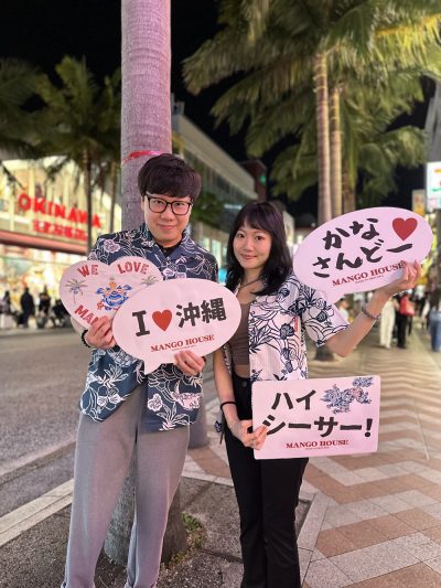 マカオからウミガメ柄かりゆしウェアのペアルックを選んでくださったお客様♪