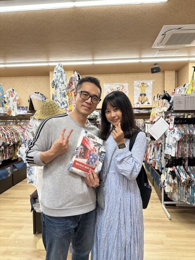 台湾からのお客様父親にマンゴハウス1番人気のかりゆしウェアをゲット！