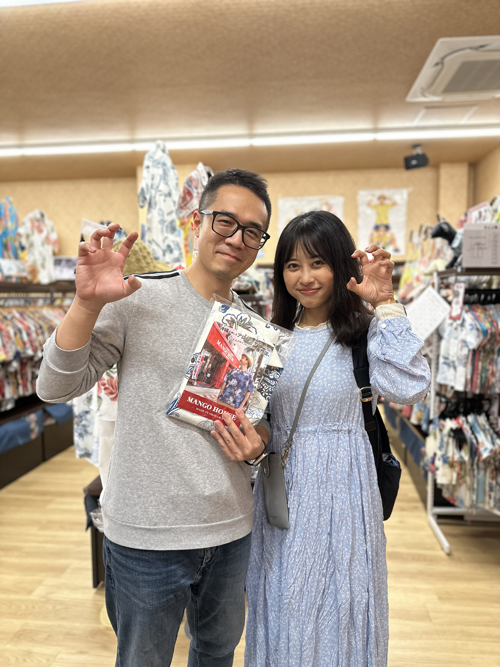 父親のお土産にマンゴハウス1番人気のかりゆしウェアを選んで頂きました‼︎