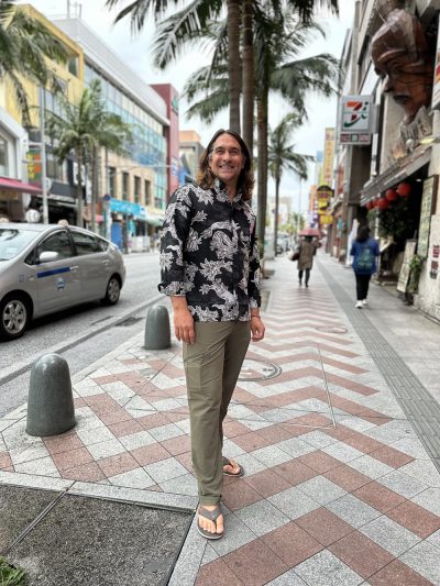 カナダからのお客様、ディスプレイのドラゴン柄に一目ぼれ