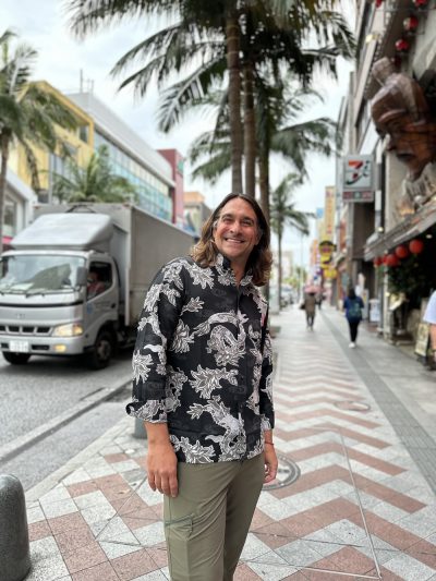 カナダからのお客様、ディスプレイのドラゴン柄に一目ぼれ