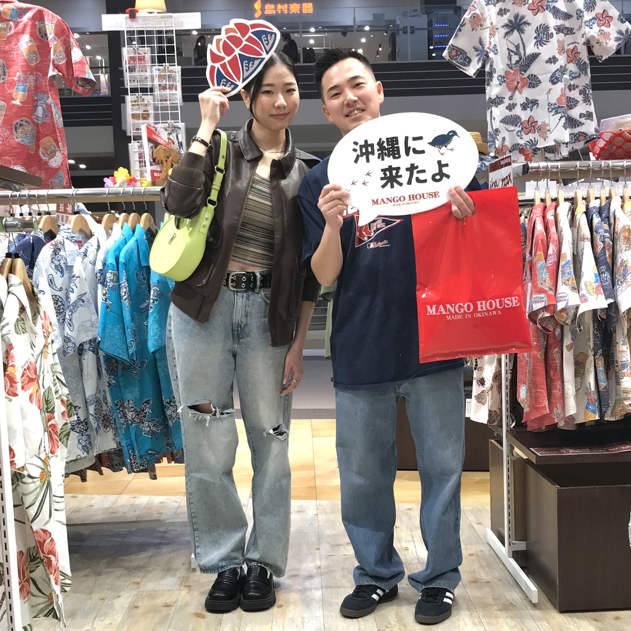 南国らしいハイビスカスのモチーフが 入ったデザインをお探しでした🌺🌺🌺