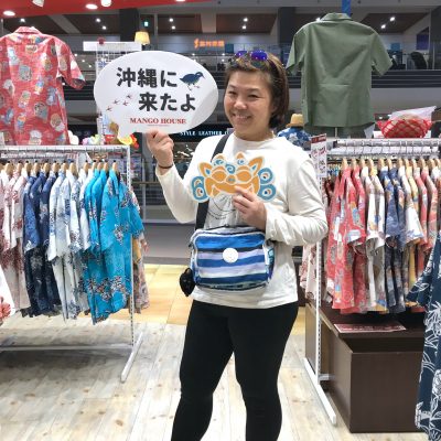 ずらりと並ぶワンピースに興味津々のお母さまでした ✨