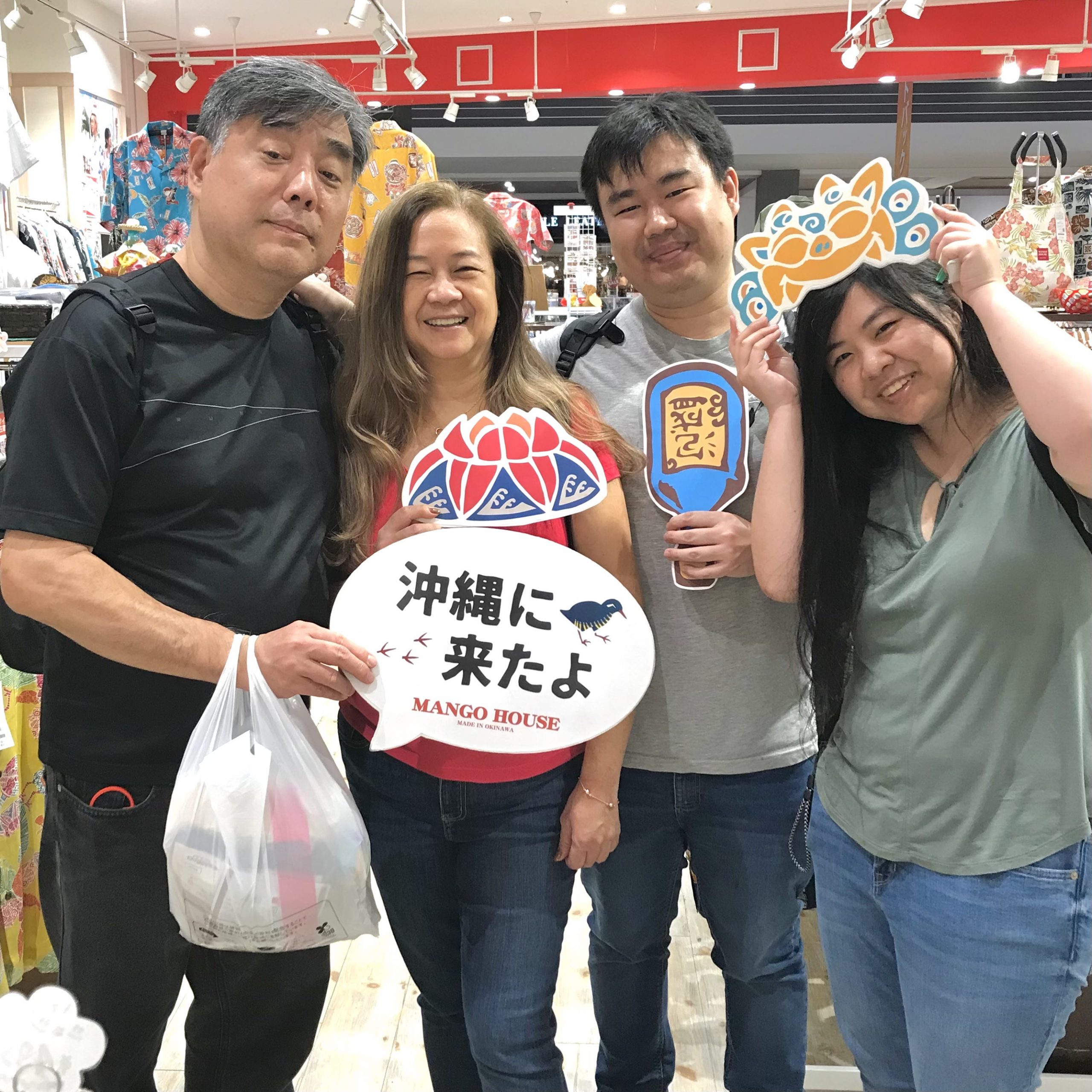 ステキな家族写真を ありがとうございました🤗 沖縄（ウチナンチュ）のルーツがあるそうですので、 ぜひまた遊びにいらしてください🏝️🌺
