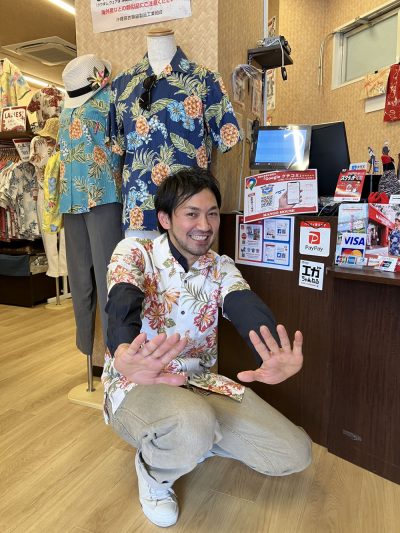 エガちゃんステッカーとかりゆしウェア