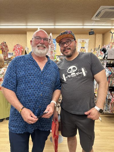 シアトルから素敵なかりゆしウェアをそれぞれ選んでいただきました♪