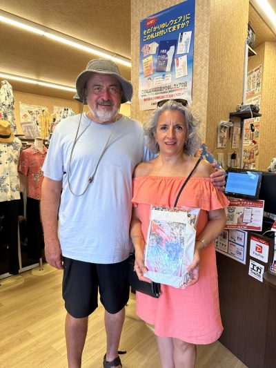 メキシコから旦那さんへシーサー柄のかりゆしウェアをお選びいただきました！