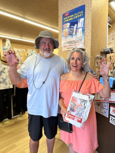 メキシコから旦那さんへシーサー柄のかりゆしウェアをお選びいただきました！