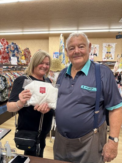 イギリスからアシンメトリーなシーサー柄デザインを気に入って下さいました♪