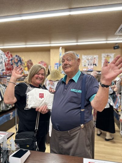 イギリスからアシンメトリーなシーサー柄デザインを気に入って下さいました♪