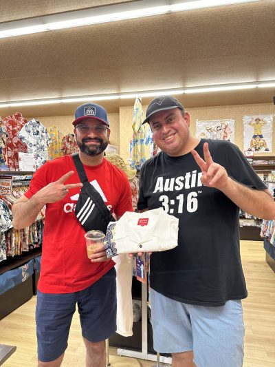 ペルーから沖縄ならではのシーサー柄かりゆしウェアを選んで下さいました♪