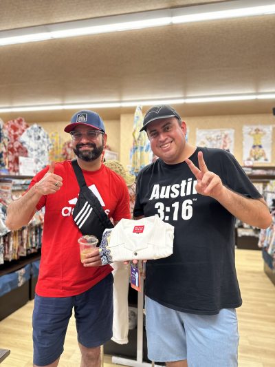 ペルーから沖縄ならではのシーサー柄かりゆしウェアを選んで下さいました♪