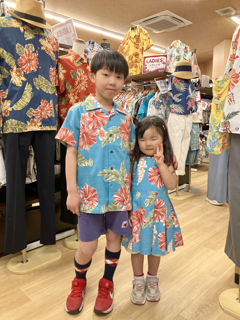 マンゴハウスでキッズかりゆしウェアとキッズかりゆしワンピースをお揃いで着てくれました