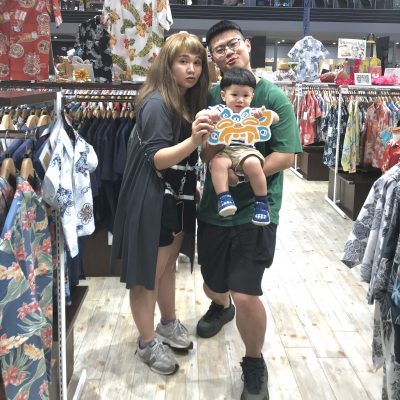 お父さんと息子さんと、 お土産のかりゆしウェアをゲット👍 